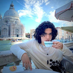 Meet your Posher, Raquel